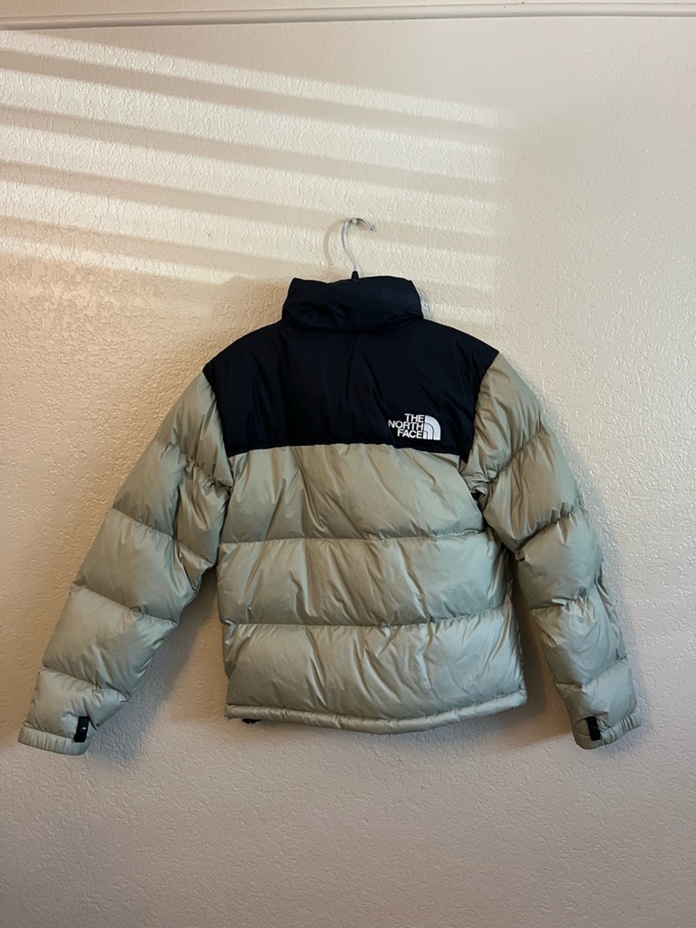 The North Face Women's Two-Tone Sage and Black Puffer Jacket Sz snap - Picture 7 of 7